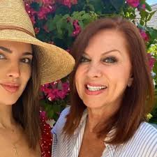 Mujer hispana pierde la vida al caer de un Party Bus y deja huérfanos a 5  hijos