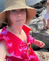 Doris Perryman's Instagram, Twitter & Facebook