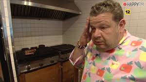 It airs on lasexta, and is the spanish adaptation of the ramsay's kitchen nightmares franchise. Alberto Chicote Y Su Monumental Enfado En Pesadilla En La Cocina