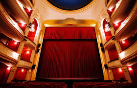 En effet, à la recherche d'une salle où jouer son spectacle, il découvre ce petit théâtre niché dans le passage de la main d'or, à deux pas de la bastille. Theatre De La Porte Saint Martin Paris Tourist Office