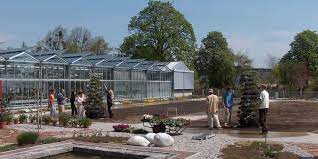 Die berufausbildung findet in deutschland in anerkannten ausbildungsbetrieben und in den berufsschulen statt (duales system). Stadtische Berufsschule Fur Gartenbau Floristik Und Vermessungstechnik