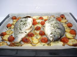 Basti pensare all'orata al forno ed al profumo che essa sprigiona. Orata Al Forno Con Patate E Pomodorini Secondi Di Pesce Ricette Cucinare Il Pesce Cibo