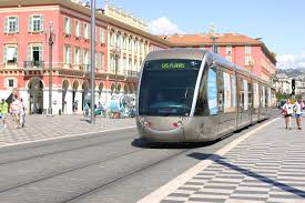 Nice Discover Nice By The Very New Tramway System So Sleek Nice French Riviera Trens Metros Urbanismo