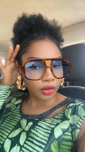 Mia/Nina's fashion look review and discussion