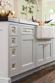 Panels have the indentation for a more diverse appearance. Reinvented Classic Kitchen Design Home Bunch Interior Design Ideas