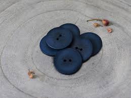 Acrocomia aculeata o coyol (nahuatlismo de coyolli, palmera o cascabel), conocida como cocoyol en la península de yucatán, 1 bastones de tabago, 2 palma espinosa de las antillas, 2 corozo de colombia y venezuela, 2 mbocayá, palma de vino, grugru, nuez del paraguay, totaí en bolivia; Atelier Brunette Corozo Knopf Palm Midnight 15mm Shop 1000stoff