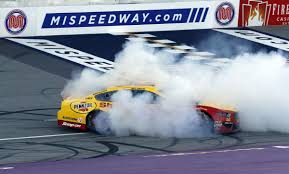 He ended up eighth at mis after finishing 13th in last week's race at watkins glen. Nascar Logano Wins Delayed Race In Michigan Lacrossetribune Com