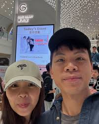 朋友話：呀Milk 咁好陪你睇Yoasobi 嘅😳 我話：兩張飛係佢班返黎🤣🤣🙏🙏多謝老婆hahaa 可以同老婆睇Yoasobi  係好幸福嘅事！ 無諗過會咁好睇，咁好氣氛，咁開心！ 以後都要繼續睇，帶埋仔女睇！ 同埋要學日文！