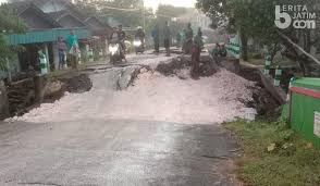 Bojonegoro, jawa timur, dengan kode pos 62154. Ini Jalur Alternatif Jembatan Ambles Di Ngasem Dander Bojonegoro Beritajatim Com