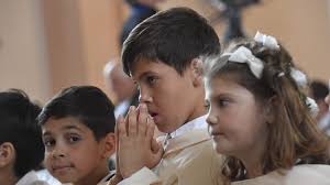 Acconciature bimba per prima comunione: Il Papa Catechista E La Gioia Incontenibile Dei Piccoli Vatican News
