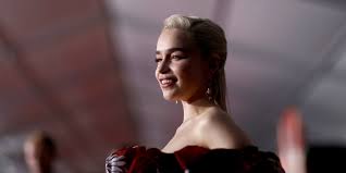 Her father was a theatre sound engineer and her mother is a businesswoman. 6gwfeds5v0d15m