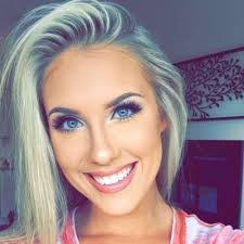 Randi Ray's Instagram, Twitter & Facebook