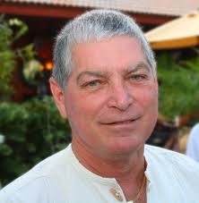 R Gauntlett Obituary