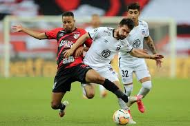 Colo colo el campeonato lo perdió, pero no en el último partido, sino en los últimos seis o siete el punto que los separa de la u es hoy de desesperanza y el clausura no parece ya la guerra del. Colo Colo No Entendemos Por Que La Anfp Suspendio El Partido La Tercera