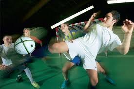 Falcao melhor jogador do mundo de futsal ensina seus dribles futsal lessons by falcao. Falcao Co Helden Aus Der Halle Fit For Fun