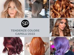 Accanto a biondi miele e sfumature color caramello per il castano, infatti, i nuovi colori capelli della primavera 2021 si ispirano anche alle . Tendenze Colore Capelli 2022 Ciocche Che Illuminano
