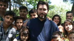 Συγκίνησαν με τη δυνατή πλοκή τους, συζητήθηκαν για τις καταιγιστικές εξελίξεις τους, απέσπασαν διθυραμβικές κριτικές για τις καθηλωτικές ερμηνείες και την κινηματογραφική αισθητική τους. Kibwtos Toy Kosmoy Ti Apanta Sth Mhnysh Kai Sthn Kataggelia Gia Ratsismo In Gr