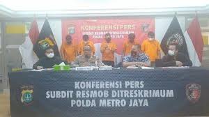 Selamat buat sobat yang telah sampai di situs ini dalam memuat update loker di bekasi. Perampok Bersenjata Api Di Pademangan Tembak Paha Korban Dibekuk Di Tangerang Dan Bogor Warta Kota