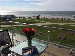 Willkommen bei uns im haus kaiserstraße 11, direkt am meer mit freiem seeblick, nur getrennt von der kaiserwiese und der strandpromenade, in einer unserer gemütlichen ferienwohnungen. Meerblick Inselgastgeber Norderney