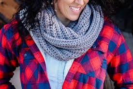 Bev demonstrates the art of crochet for the beginner and also challenges the more. Easy Knit Look Free Crochet Infinity Scarf Pattern Tutorial Unisex