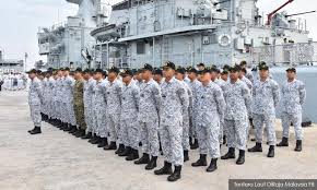Kapal tentara laut malaysia sempat menurunkan 2 buah sekoci dari jarak 3 mil dari suar karang unanrang. Malaysiakini Tldm Sedia Gerak Aset Ke Sulawesi Indonesia
