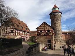 Heute hat die stadt seinen besuchern eine vielzahl an attraktionen zu bieten wie die wieder aufgebaute nürnberger burg und der hauptmarkt mit seinem weltberühmten lebkuchen. Nurnberg Mit Kindern Stadtereise Deutschland Mit Familie