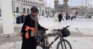 وَضَرَبَ لَنَا مَثَلا وَنَسِيَ خَلْقَهُ قَالَ مَنْ يُحْيِي الْعِظَامَ وَهِيَ رَمِيمٌ. Ø§Ù„ÙÙ†Ø§Ù†Ø© ÙŠØ³Ø±Ø§ Ø·Ø§Ø±Ù‚ ØªÙˆÙ‚Ø¹ Ø§Ù„ÙˆØ§Ù‡Ù…Ø© Ø¨Ù…Ø¹Ø±Ø¶ Ø§Ù„ÙƒØªØ§Ø¨ Soltana
