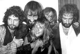 Fleetwood mac is not even entertaining the idea of a return by former guitarist/singer lindsey buckingham. Rob Sheffield On Fleetwood Mac Vs Lindsey Buckingham Rolling Stone