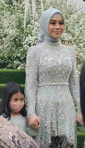 Jun 09, 2021 · kolase cincin tunangan lesti kejora dan momen saat dilamar rizky billar, selasa (8/6/2021). Ide Kebaya Dan Makeup Lamaran Lesti Kejora Glamor Bersahaja