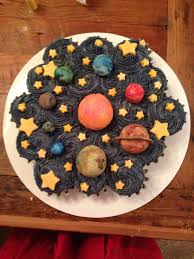 Solar System Cupcake Cake Planets And Stars Are Made Of Gum Paste Perfect For Little Boy S Birthday Party Cupcake Ca Gateau Galaxie Cupcakes Petit Gateau
