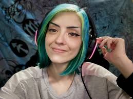 Um encanto em forma de sapato. 🌸✨ O peep toe Mileide em tom lilás traduz  feminilidade e delicadeza, com tiras que envolvem os pés em um desenho leve  e cheio de romantismo.