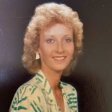 Evelyn Manos's Instagram, Twitter & Facebook