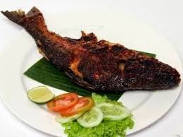 Panaskan panggangan teflon, oles dengan palmia margarin serbaguna, panggang hingga ikan dan bumbunya matang lalu olesi dengan bahan olesan. Resep Ikan Patin Bakar Pedas Aneka Resep Dan Cara Masak