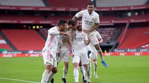 Karim benzema (real madrid) header from the centre of the box to the high centre of the goal. Ziglm Fkhumasm
