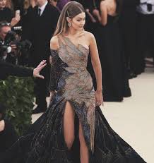 Gigi Hadid Feather Dress Met Gala 2018 Met Gala Dresses Feather Dress Best Prom Dresses