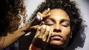 Natura apoia curso de maquiagem do Teatro Escola Jorge Amado