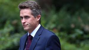 Gavin williamson has claimed the uk was the first country in the world to clinically approve a coronavirus vaccine because the country has 'much better' scientists than france, belgium or the us. Theresa May Pecat Dan Usir Menhan Inggris Gavin Williamson Ternyata Ini Penyebabnya Banjarmasin Post