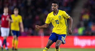 Kristoffer olsson sköt i ribban men fick revansch tack vare ett spanskt självmål och blågult räddade en poäng. Spelsnack Se Spanien Sverige 10 06