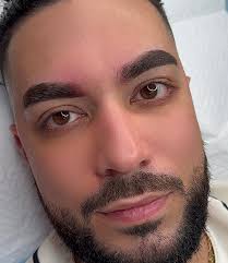 Back in the Spring, I accepted a collaboration with @top.facestudio to do  my eyebrows using her powder brow technique! After the results set in, I  fell in love with how my brows