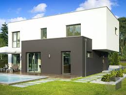 A fridge, an oven and stovetop are also available, as well as a coffee machine. Kubushaus Modern Fassade Haus Kubus Haus Haus
