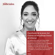 Los padres de la joven Sol Chávez quien falleció por intoxicación con  Flúor, se encadenaron este martes frente al Palacio de Justicia de Asunción  para pedir que la condena de dos años