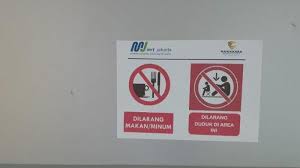 Manajemen mrt jakarta akan menerapkan larangan makan dan minum bagi penumpang di kereta selama bulan ramadan. Antisipasi Pengunjung Makan Minum Dan Duduk Di Lantai Sekuriti Stasiun Mrt Harus Sering Patroli Tribun Jakarta