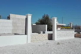Pilier De Portail Et Cloture 25 X 25 Cm Monobloc En Pierre Reconstituee Beton Prefabrique Beton Prefabrique Prefabrique Pilier Portail