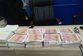Follow Liputanbaru Polisi Amankan Pengedar Uang Palsu Di Selatan Sukabumi Baca Selengkapnya Di Liputanbaru Com Republika Co I Membaca Website Beautiful
