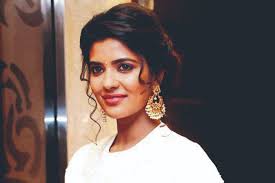 She started her career as anchor in a famous comedy show called asathapovadhu yaru on sun tv. My Colour And Complexion Was Their Problem Aishwarya Rajesh