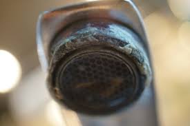 Wasser i wärme i schöne bäder. Wasserhahn Entkalken Perlator Und Sieb Innen Sauber Bekommen Talu De