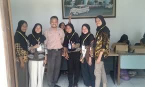 Bendahara memiliki tanggung jawab atas penggunaan, penyimpanan, dan penerimaan dana yang diterima sebagai pengeluaran untuk menyelenggarakan pameran. Smp N 4 Purworejo On Twitter Saat Bersama Panitia Pameran Lukisan Hasil Pembelajaran Seni Budaya Yang Diselenggarakan Di Gedung Kesenian Tgl 21 Juni 2019 Smpn4pwrj Https T Co Zqjh8jwluf