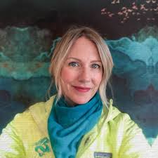 Former Texan Encourages Mask-Wearing Through Art