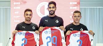 Tomáš holeš (born 31 march 1993) is a czech football defender. Slavia Se Stava Sama Sobe Meritkem Snazi Se Udrzet Pevne Zaklady Isport Cz