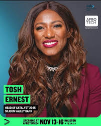 Tracey Crow's Instagram, Twitter & Facebook